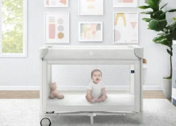 Play Yards*babyGap Deluxe Play Yard