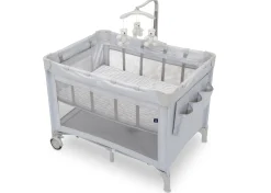 Play Yards*babyGap Deluxe Play Yard