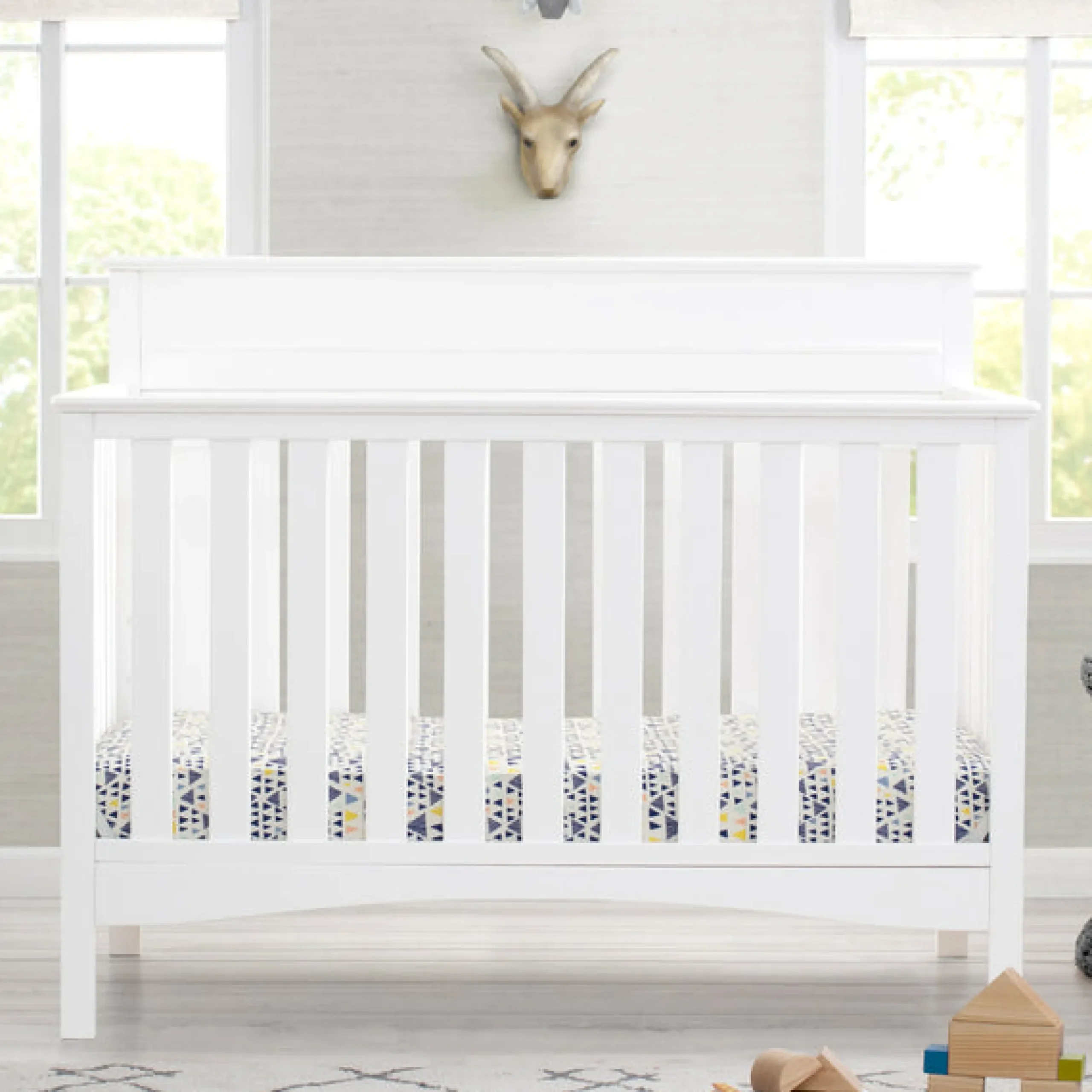 Baby Cribs*Delta Children Skylar 4-in-1 Convertible Crib Bianca White (130)